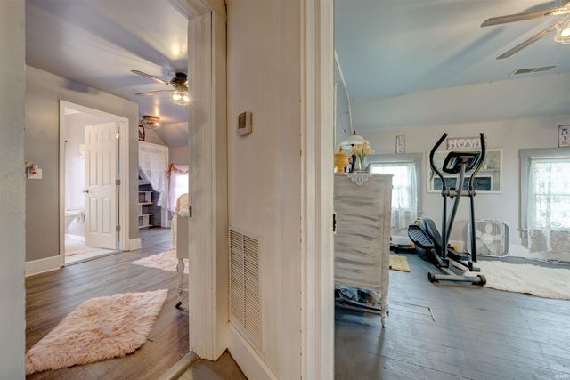 8229 S 950 W, Owensville, IN 47665