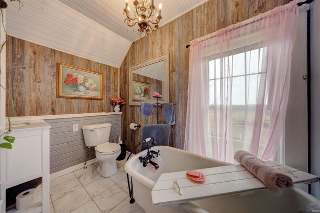 8229 S 950 W, Owensville, IN 47665