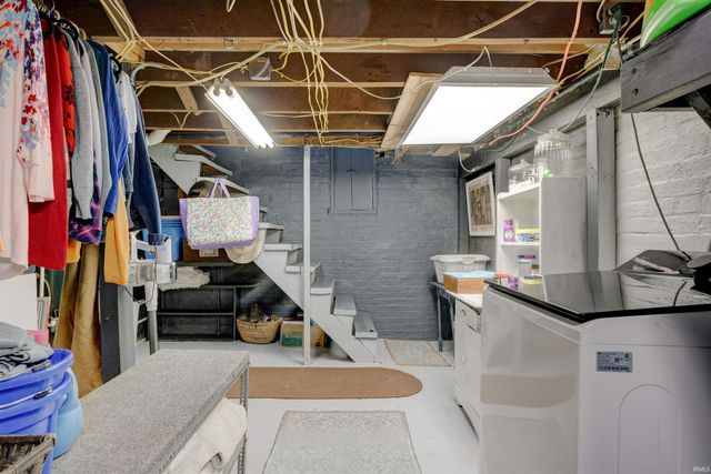 8229 S 950 W, Owensville, IN 47665