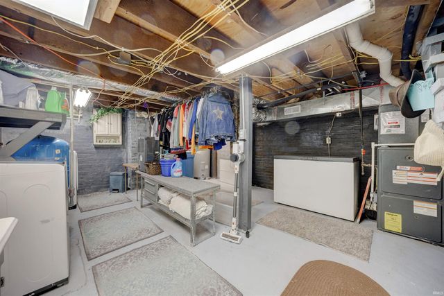 8229 S 950 W, Owensville, IN 47665