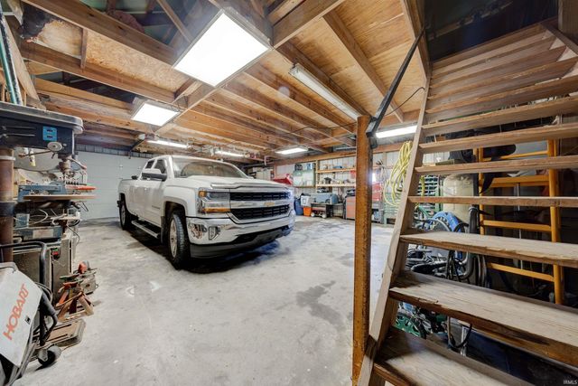 8229 S 950 W, Owensville, IN 47665