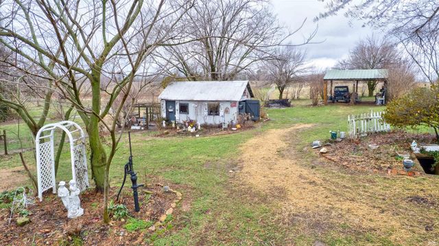 8229 S 950 W, Owensville, IN 47665