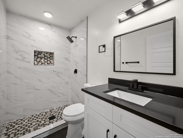 822 Robinair Dr, San Antonio, TX 78245