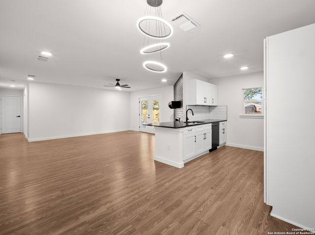 822 Robinair Dr, San Antonio, TX 78245