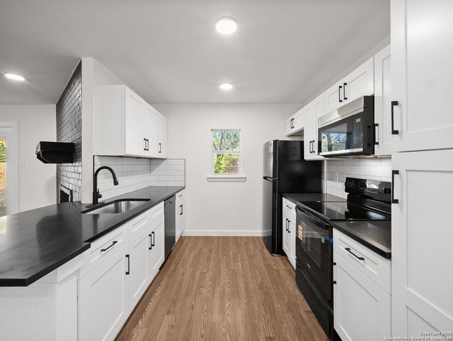 822 Robinair Dr, San Antonio, TX 78245