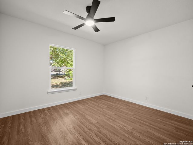 822 Robinair Dr, San Antonio, TX 78245