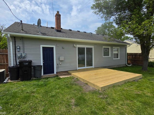 27260 Woodmont Street, Roseville, MI 48066