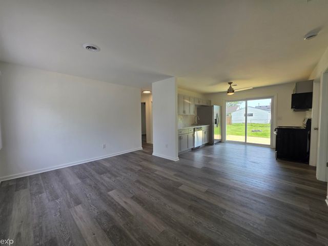 27260 Woodmont Street, Roseville, MI 48066