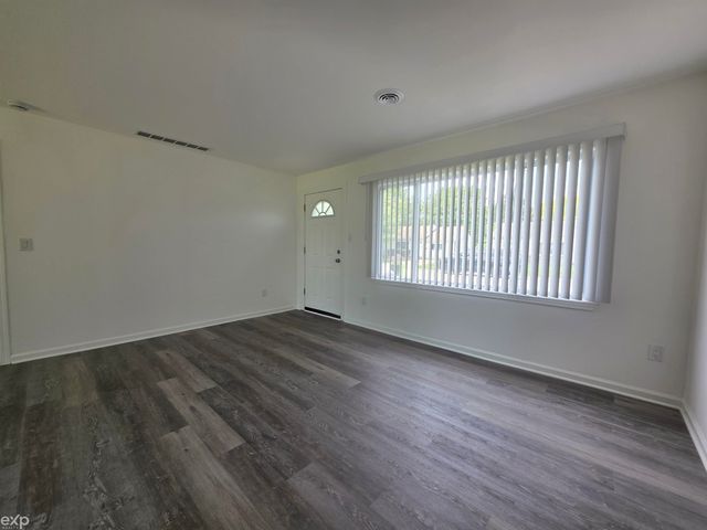 27260 Woodmont Street, Roseville, MI 48066