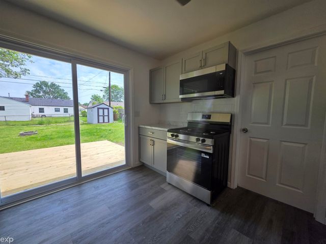 27260 Woodmont Street, Roseville, MI 48066