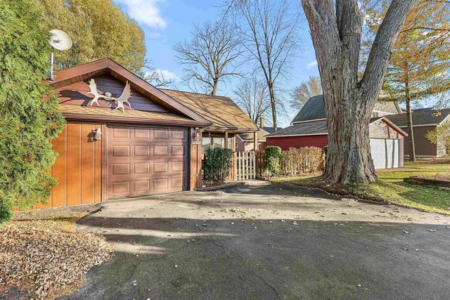 N10570 Howard Drive, Fox Lake, WI 53933