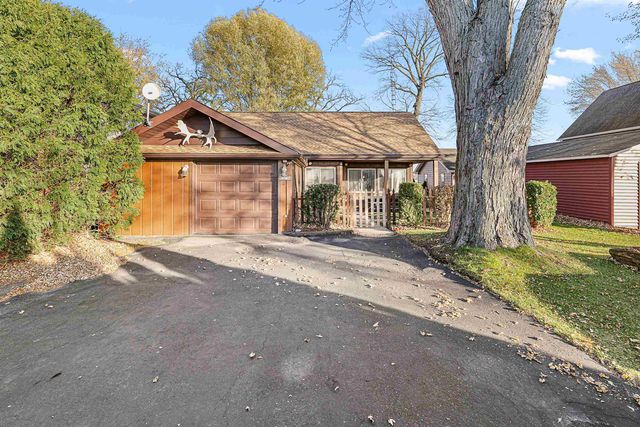 N10570 Howard Drive, Fox Lake, WI 53933