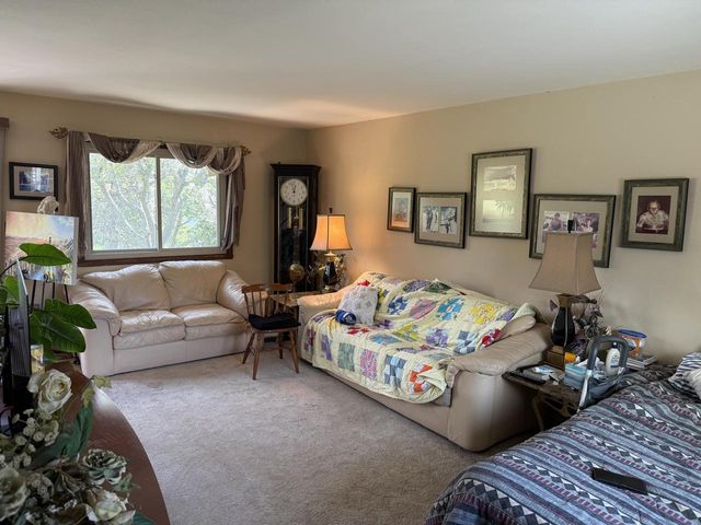 2200 E Excalibur COURT, Oak Creek, WI 53154