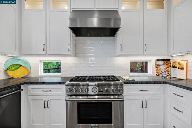 11205 Creekside Ct, Dublin, CA 94568