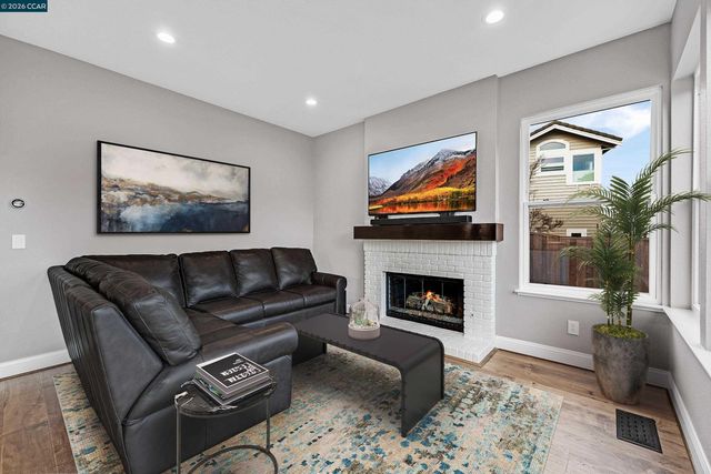 11205 Creekside Ct, Dublin, CA 94568