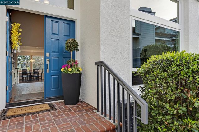 11205 Creekside Ct, Dublin, CA 94568