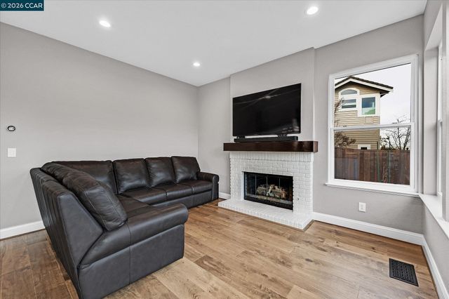 11205 Creekside Ct, Dublin, CA 94568