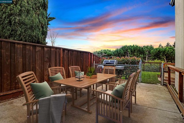 11205 Creekside Ct, Dublin, CA 94568