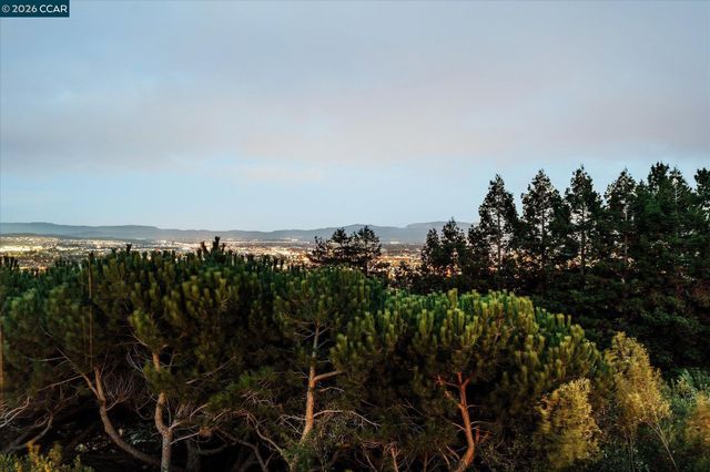 11205 Creekside Ct, Dublin, CA 94568