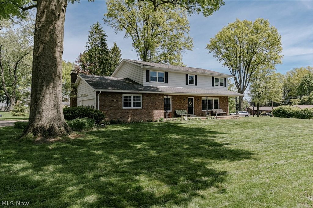 136 Blue Hill Lane, Fairlawn, OH 44333