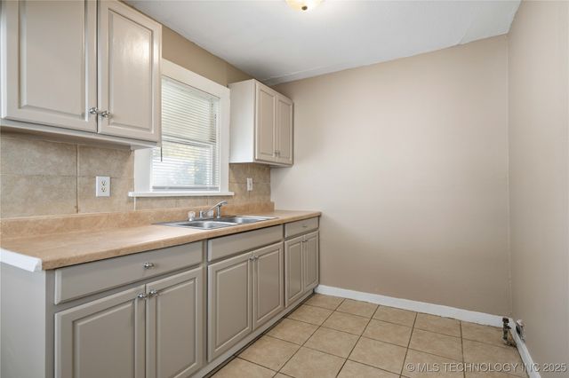 304 N 11th St, Muskogee, OK 74401