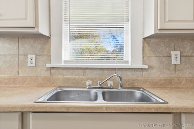 304 N 11th St, Muskogee, OK 74401