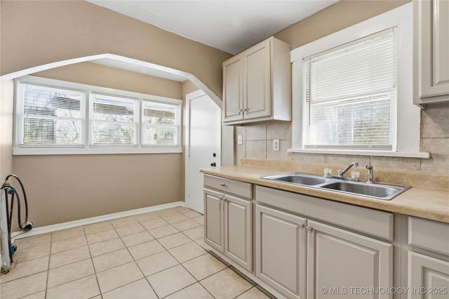 304 N 11th St, Muskogee, OK 74401