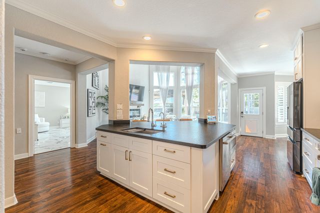 2 Graylin Woods Place, The Woodlands, TX 77382