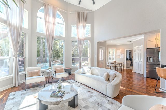 2 Graylin Woods Place, The Woodlands, TX 77382