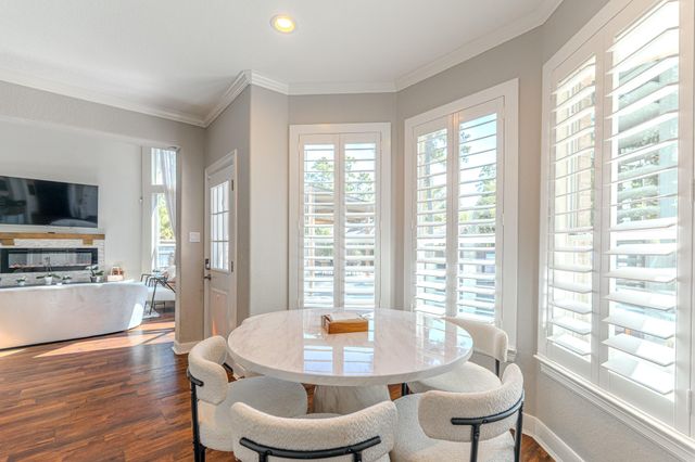 2 Graylin Woods Place, The Woodlands, TX 77382