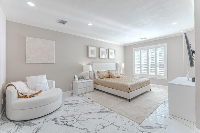 2 Graylin Woods Place, The Woodlands, TX 77382