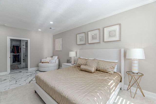 2 Graylin Woods Place, The Woodlands, TX 77382