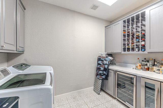 2 Graylin Woods Place, The Woodlands, TX 77382