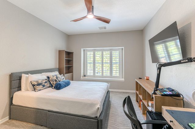 2 Graylin Woods Place, The Woodlands, TX 77382