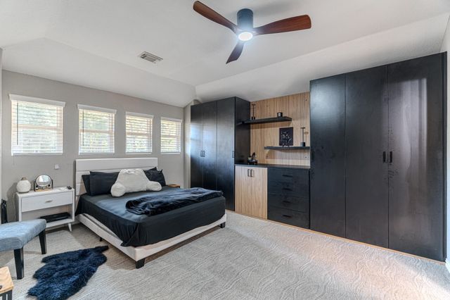 2 Graylin Woods Place, The Woodlands, TX 77382