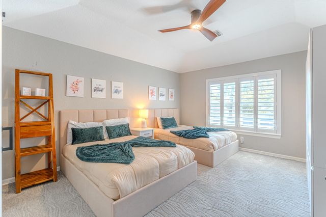 2 Graylin Woods Place, The Woodlands, TX 77382