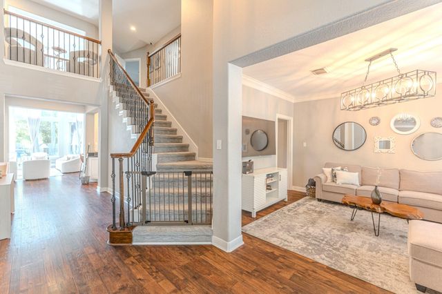 2 Graylin Woods Place, The Woodlands, TX 77382