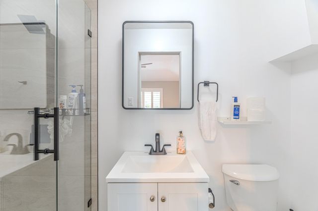 2 Graylin Woods Place, The Woodlands, TX 77382