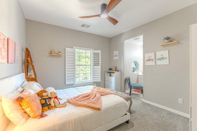2 Graylin Woods Place, The Woodlands, TX 77382