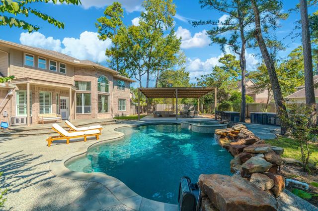 2 Graylin Woods Place, The Woodlands, TX 77382