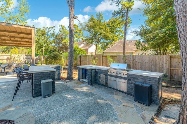2 Graylin Woods Place, The Woodlands, TX 77382