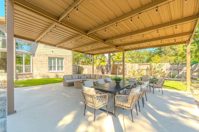 2 Graylin Woods Place, The Woodlands, TX 77382