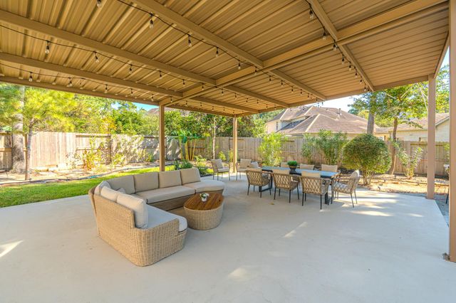2 Graylin Woods Place, The Woodlands, TX 77382
