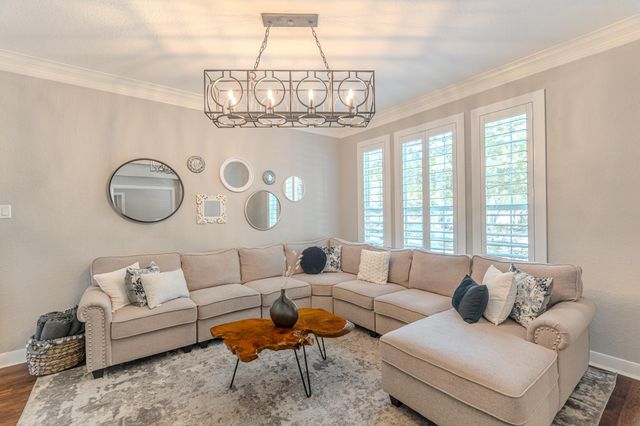 2 Graylin Woods Place, The Woodlands, TX 77382