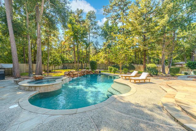 2 Graylin Woods Place, The Woodlands, TX 77382