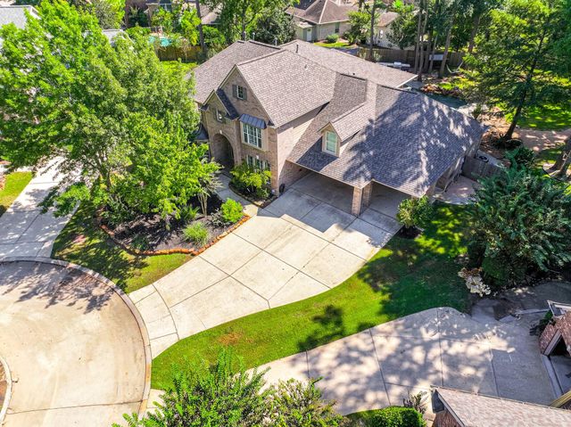 2 Graylin Woods Place, The Woodlands, TX 77382