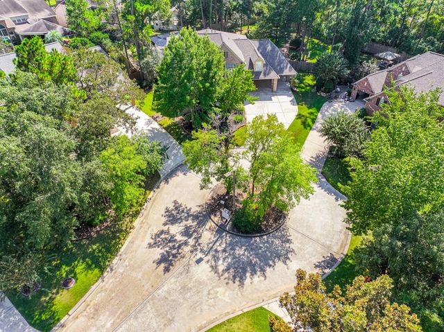 2 Graylin Woods Place, The Woodlands, TX 77382
