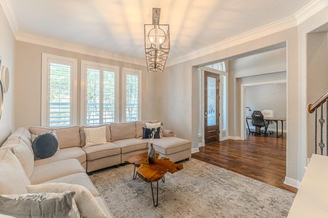 2 Graylin Woods Place, The Woodlands, TX 77382