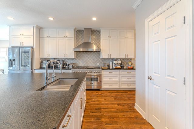 2 Graylin Woods Place, The Woodlands, TX 77382