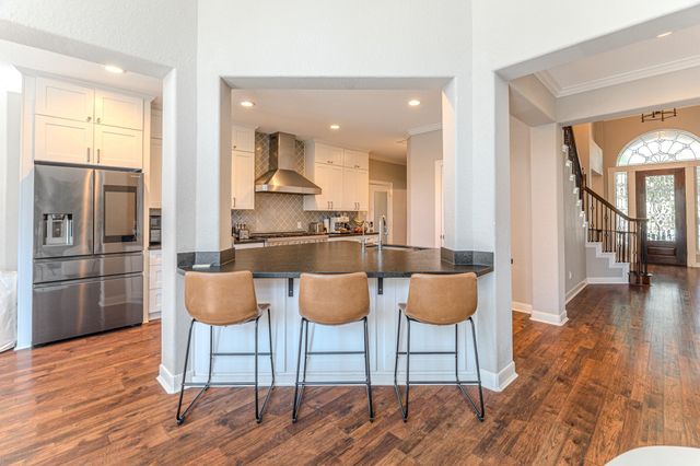 2 Graylin Woods Place, The Woodlands, TX 77382